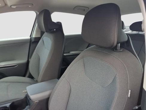 Used 2025 Kia K4 FWD image 16
