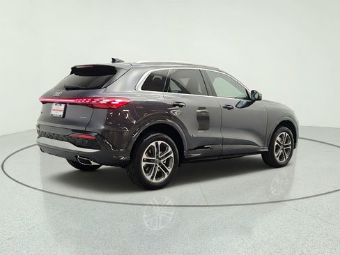 Used 2025 Audi Q5 Premium w/ Premium Plus AWD/4WD image 5