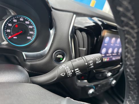 Used 2023 Chevrolet Traverse LT w/ Rear Camera Mirror Package image 37