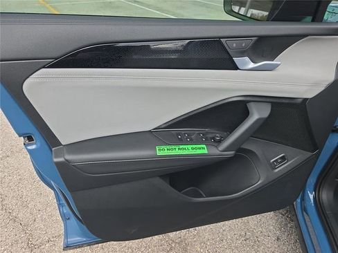 New 2026 Volkswagen Tiguan SE R-Line image 13