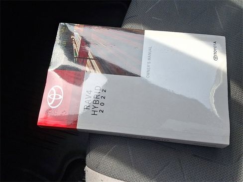 Used 2022 Toyota RAV4 XLE image 27