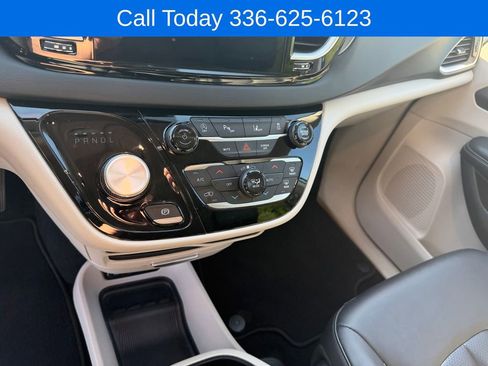 Used 2024 Chrysler Pacifica Touring-L FWD image 22