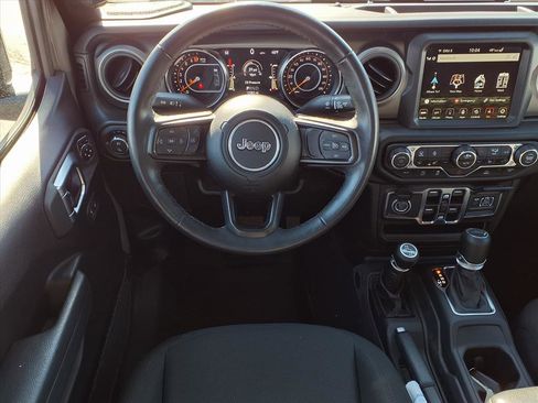 Used 2022 Jeep Gladiator Willys image 4