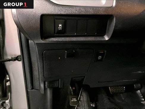 Used 2017 Toyota Sienna SE FWD image 35