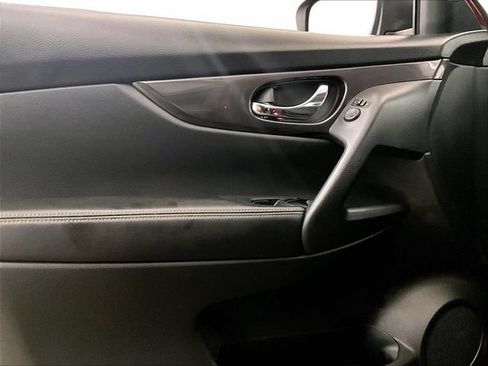 Used 2018 Nissan Rogue SV AWD/4WD image 22