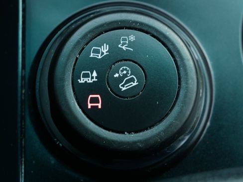 Used 2017 Ford Explorer XLT w/ Equipment Group 202A image 15