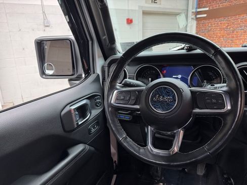 Used 2022 Jeep Wrangler Unlimited Sahara w/ Cold Weather Group image 13