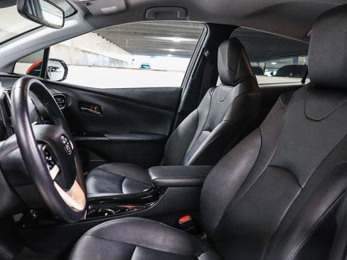 Certified 2017 Toyota Prius Prime Advanced w/ Carpet Mat Package FWD image 18