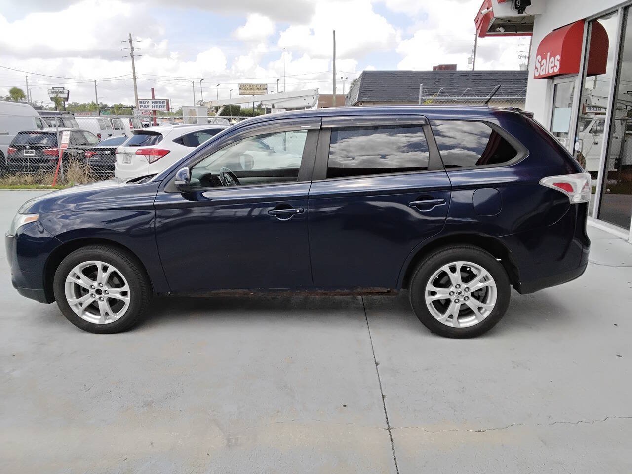 Used 2014 Mitsubishi Outlander SE AWD/4WD image 4