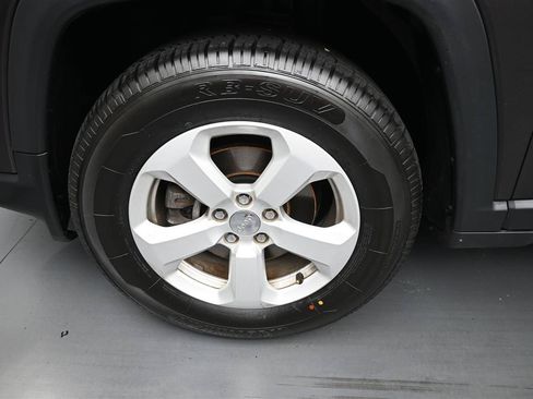 Used 2017 Jeep Compass Latitude w/ Safe & Security Group AWD/4WD image 18