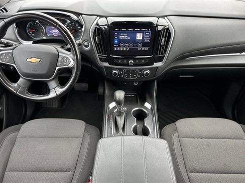 Used 2022 Chevrolet Traverse LT w/ LPO, Black Accent Package image 12