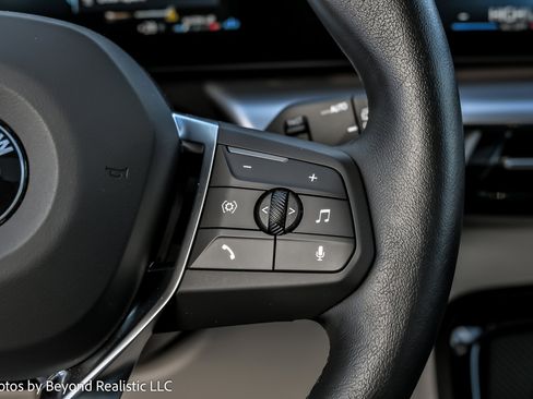 Used 2025 BMW X1 xDrive28i w/ Premium Package image 36