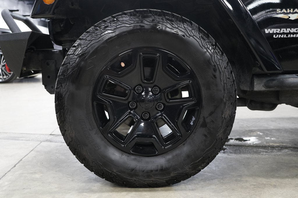 Used 2015 Jeep Wrangler Unlimited Sahara w/ Dual Top Group AWD/4WD image 32