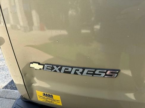 Used 2017 Chevrolet Express 2500 RWD image 26