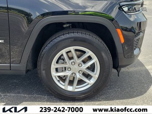 Used 2025 Jeep Grand Cherokee Laredo X RWD image 7