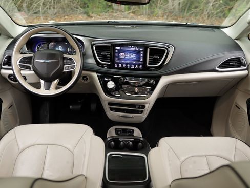 Used 2018 Chrysler Pacifica Limited w/ Advanced Safetytec Group image 23