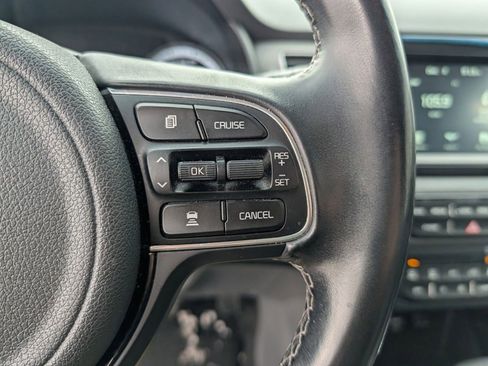 Used 2019 Kia Niro EX image 29
