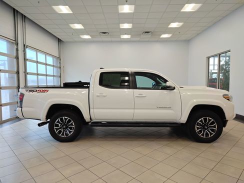 Used 2020 Toyota Tacoma TRD Sport w/ Exterior Package image 2