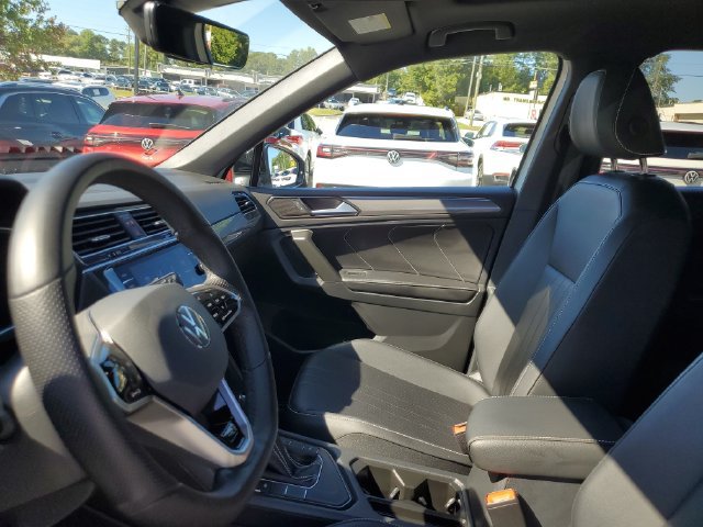 Certified 2024 Volkswagen Tiguan SE R-Line FWD image 23