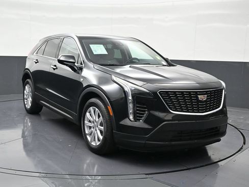Used 2022 Cadillac XT4 Luxury w/ Driver Awareness Package FWD image 7