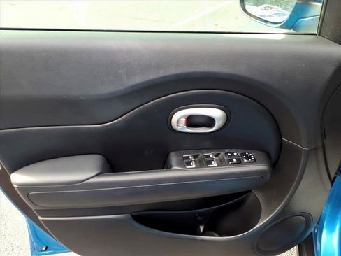 Used 2018 Kia Soul + image 13