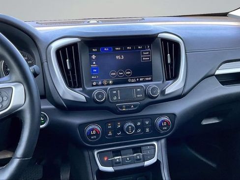 Used 2024 GMC Terrain SLT FWD image 9