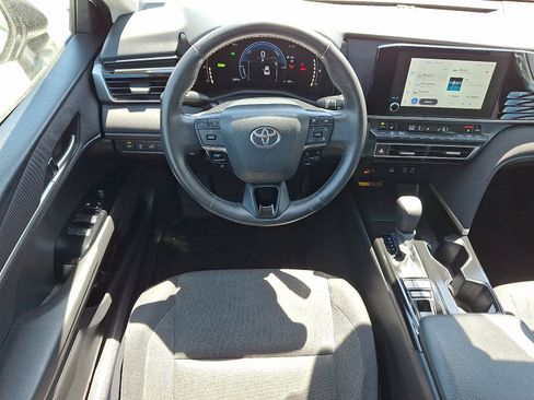 Used 2025 Toyota Camry LE w/ Convenience Package FWD image 12