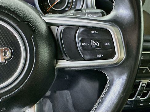 Used 2018 Jeep Wrangler Unlimited Sahara AWD/4WD image 25