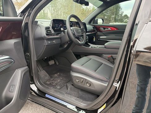 New 2026 Chevrolet Traverse Z71 w/ LPO, Floor Liner Package image 12
