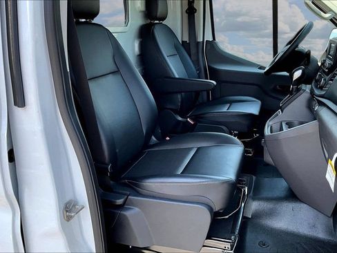Certified 2025 Ford Transit 150 Low Roof RWD image 33