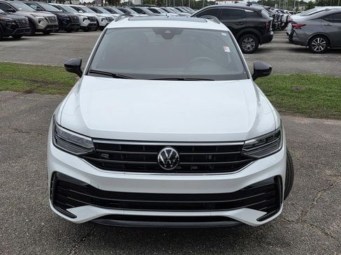 Used 2024 Volkswagen Tiguan SE R-Line FWD image 3