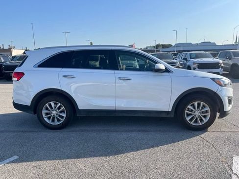 Used 2017 Kia Sorento FWD w/ LX Convenience Package image 6
