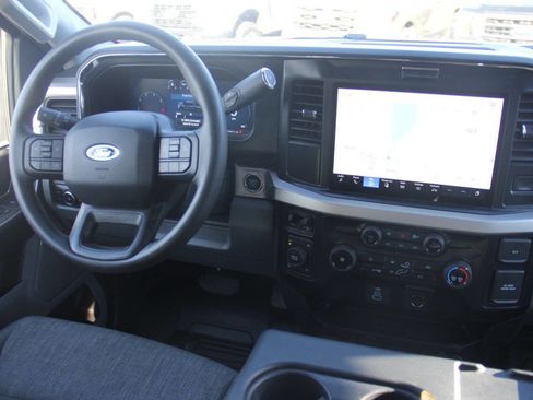 Used 2025 Ford F350 XLT w/ Black Appearance Package image 18