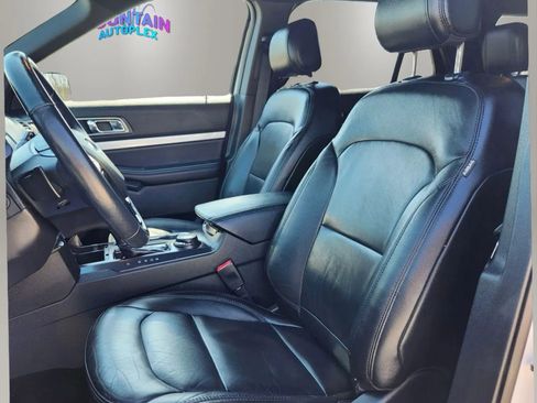 Used 2017 Ford Explorer XLT w/ Equipment Group 202A image 13