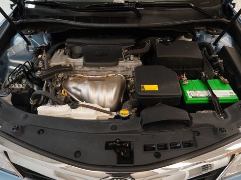 Used 2012 Toyota Camry XLE FWD image 39