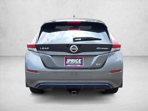 Used 2020 Nissan Leaf SV w/ SV Technology Package FWD image 3
