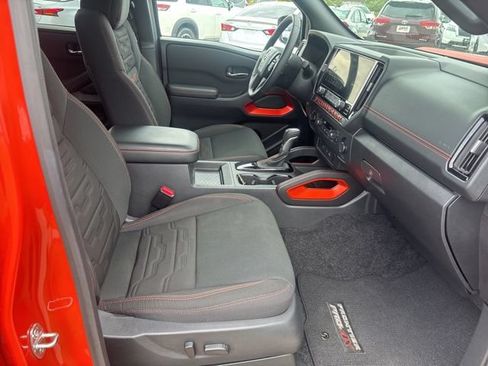 Used 2025 Nissan Frontier PRO-4X AWD/4WD image 19