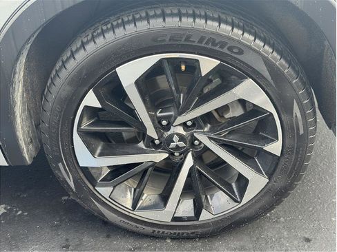Used 2023 Mitsubishi Outlander SEL image 9