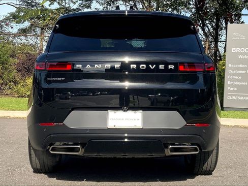 Used 2025 Land Rover Range Rover Sport image 4