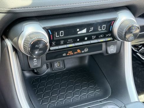 Used 2025 Toyota RAV4 XLE FWD image 30
