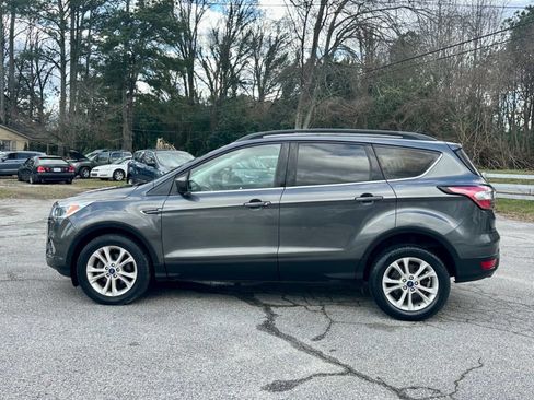 Used 2018 Ford Escape SE w/ Ford Safe & Smart Package image 4