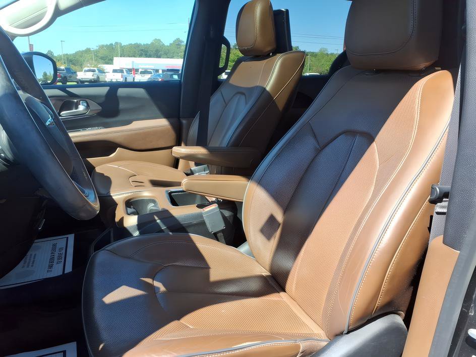 Used 2017 Chrysler Pacifica Limited FWD image 18