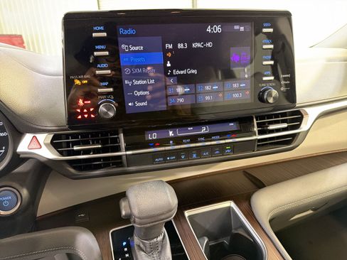 Used 2021 Toyota Sienna LE FWD image 17