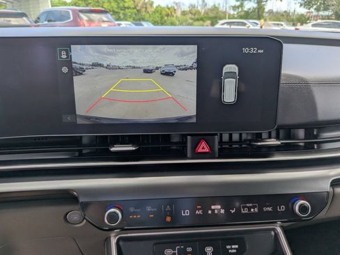 Certified 2026 Kia Carnival FWD image 23