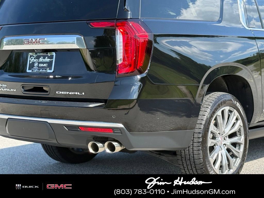 Used 2021 GMC Yukon XL Denali w/ Denali Premium Package AWD/4WD image 17