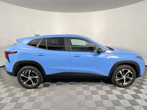 Used 2024 Chevrolet Trax RS w/ Sunroof Package image 2