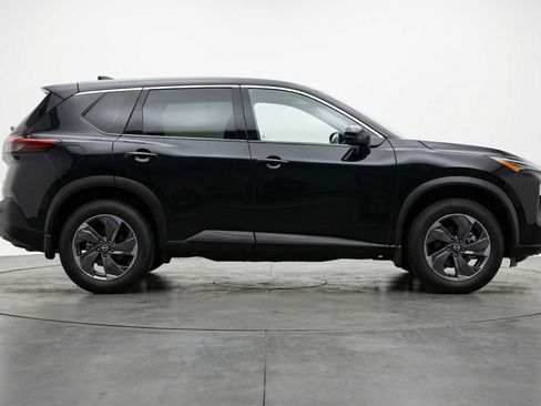 Used 2025 Nissan Rogue SV image 11