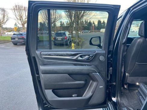 Used 2021 GMC Yukon XL Denali w/ Denali Premium Package image 12