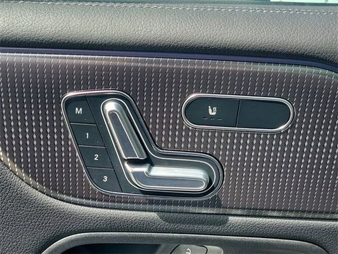 Used 2023 Mercedes-Benz GLB 250 image 26