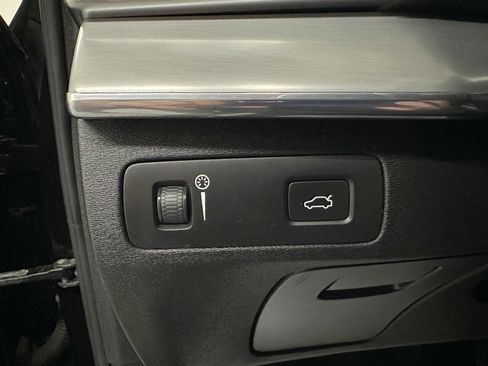 Used 2016 Volvo XC90 T5 Momentum image 18